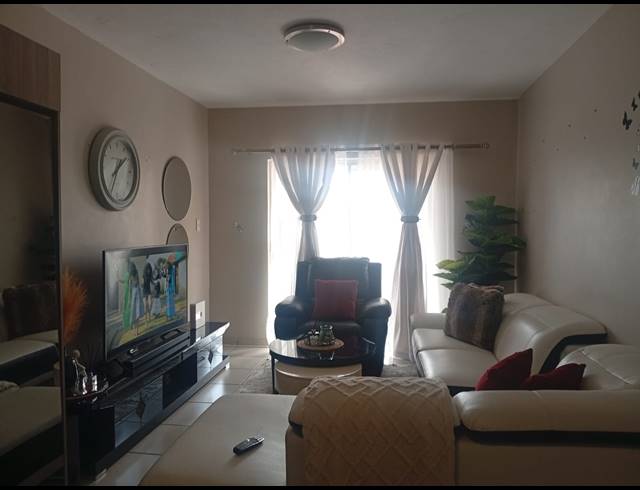 2 BEDROOM TOWNHOUSE FOR SALE IN WATERVAL EAST